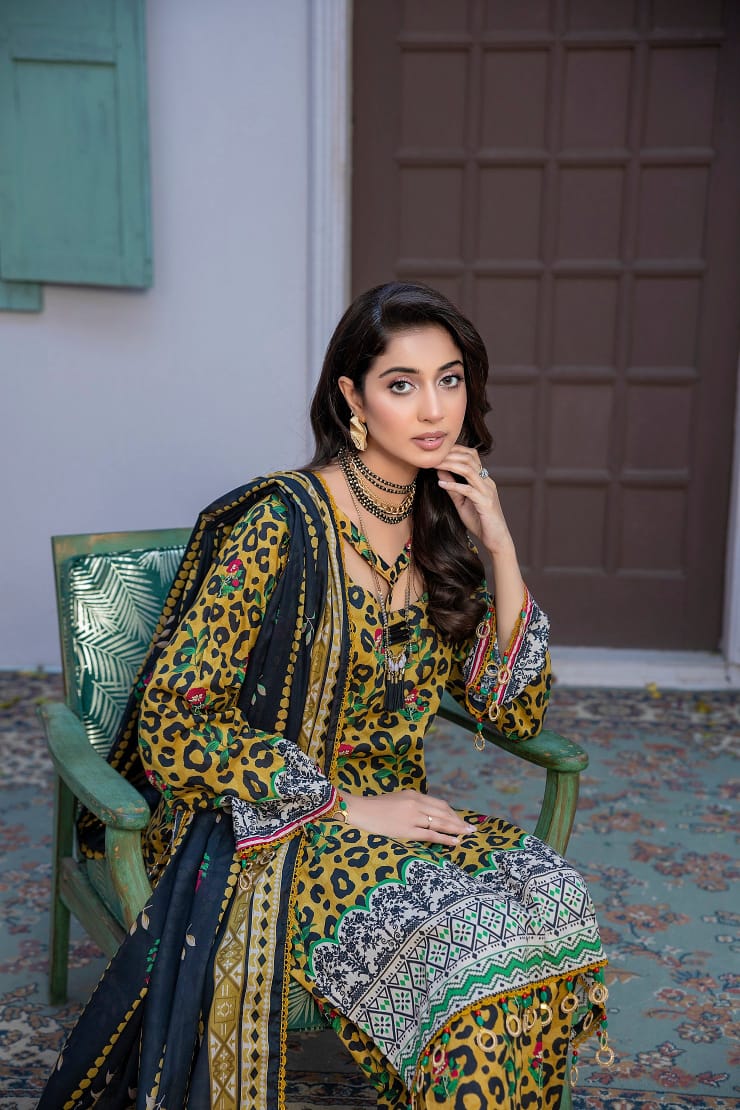 Murashe Hana Luxury Lawn Three Piece D-08